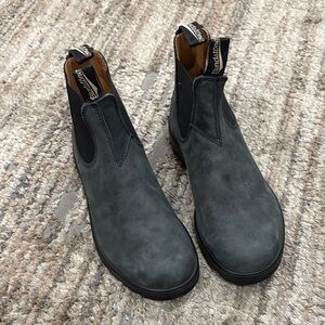 Blundstone Men's Chelsea Boots in Dark Gray with Black Elastic